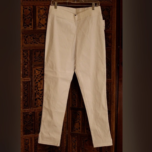 White capris - Picture 1 of 2